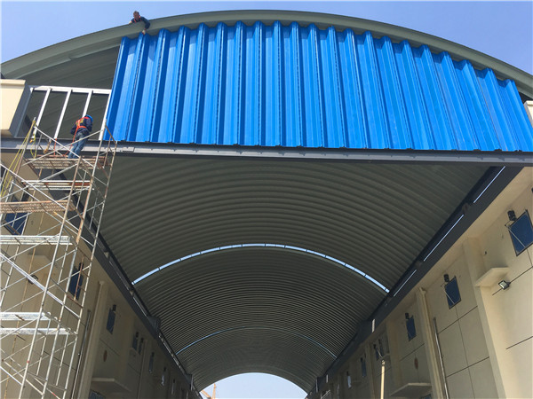 高空悬挑散装法在拱形钢网架安装中的应用